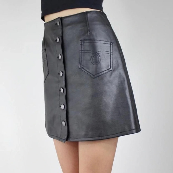 🦋NWT Neutral Zone Black Faux Leather Skirt, Grunge, Biker, Mini Skirt, Size 7/8 - Picture 2 of 4